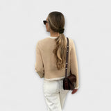 Κλασικό πουλόβερ με διακοσμητικές τσέπες