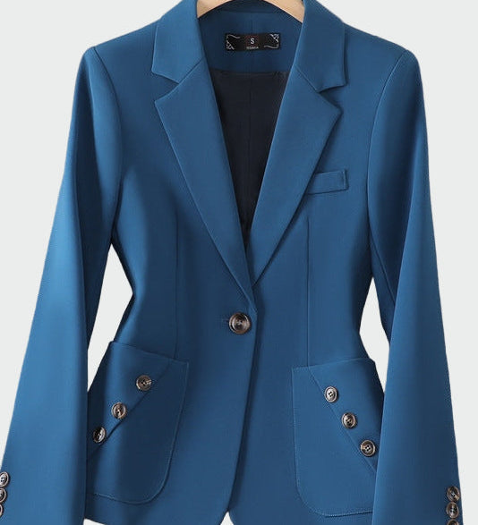 Μπέατα - Σακάκι σε μαγευτική γραμμή